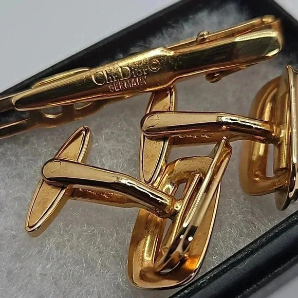 Christian Dior CD Logo Bullet Back Gold Tone Cufflinks with Tie Bar - Picture 2 of 4